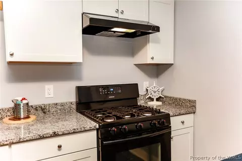 63 Phelps Cir, Hampton, VA 23663 photo 9