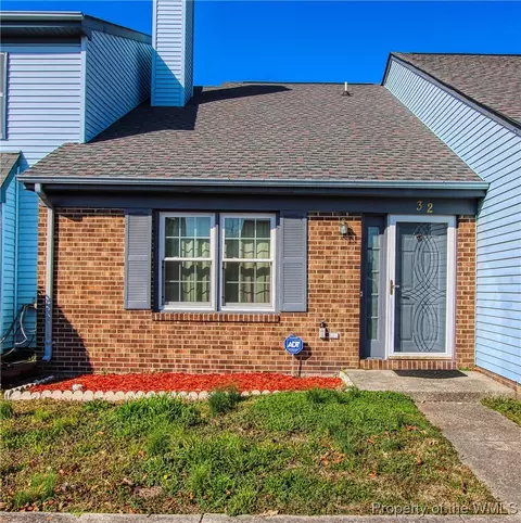 32 Parkway Dr, Hampton, VA 23669 photo 1