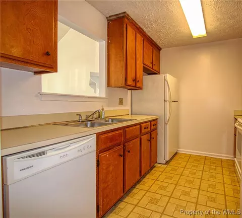 32 Parkway Dr, Hampton, VA 23669 photo 4