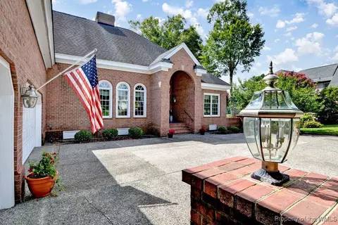 132 Oak Holw, Williamsburg, VA 23188 photo 3
