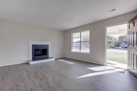 126 Lassiter Dr, Hampton, VA 23666 photo 9