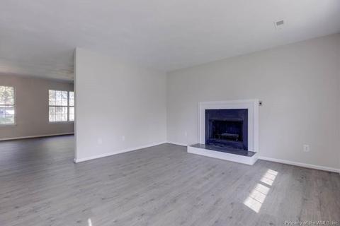 126 Lassiter Dr, Hampton, VA 23666 photo 6