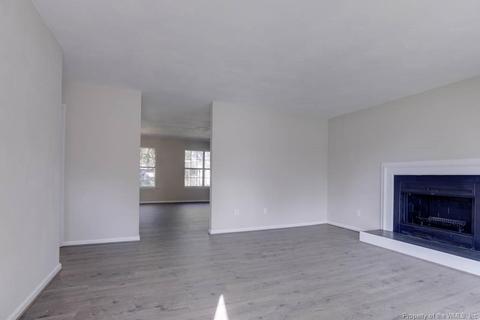 126 Lassiter Dr, Hampton, VA 23666 photo 5