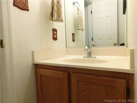 10 Locksley Dr, Hampton, VA 23666 photo 6