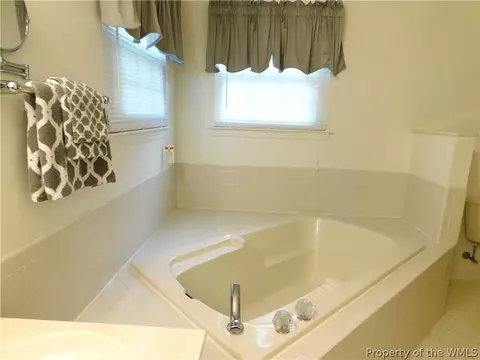 10 Locksley Dr, Hampton, VA 23666 photo 19