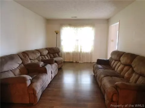 10 Locksley Dr, Hampton, VA 23666 photo 3