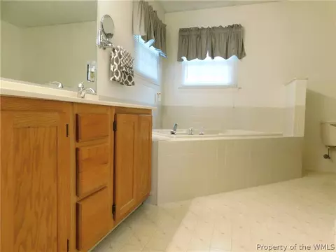 10 Locksley Dr, Hampton, VA 23666 photo 18