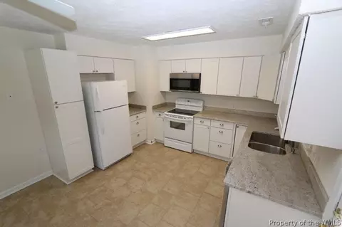 56 Glascow Way, Hampton, VA 23669 photo 2