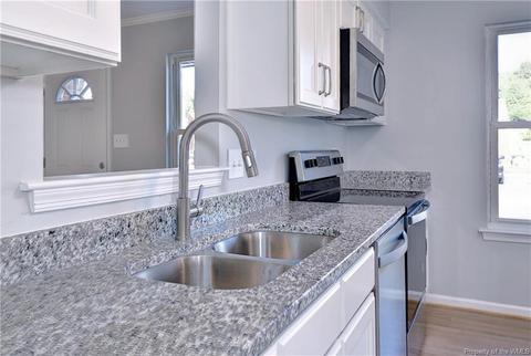 54 Dawn Ln, Hampton, VA 23666 photo 10