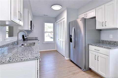 54 Dawn Ln, Hampton, VA 23666 photo 8