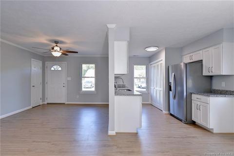 54 Dawn Ln, Hampton, VA 23666 photo 6