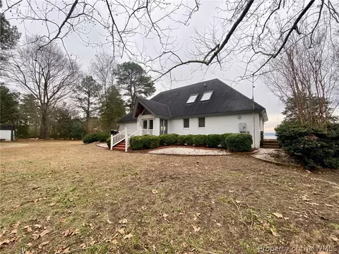 147 Ridge Rd, Shacklefords, VA 23156