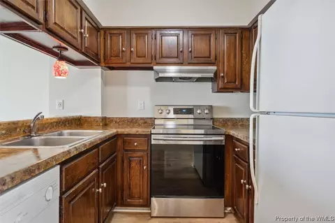 204 Mill Point Dr, Hampton, VA 23669 photo 9