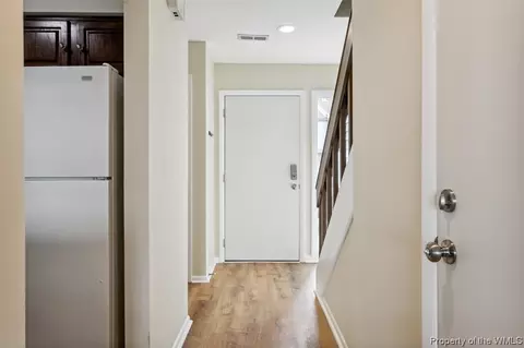 204 Mill Point Dr, Hampton, VA 23669 photo 6