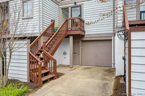 204 Mill Point Dr, Hampton, VA 23669 photo 4