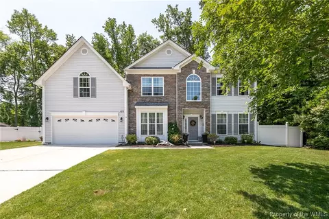 122 Seasons Walk Ct, Yorktown, VA 23690