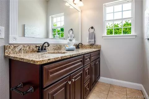 7546 Villa Ct, Gloucester Point, VA 23062 photo 19