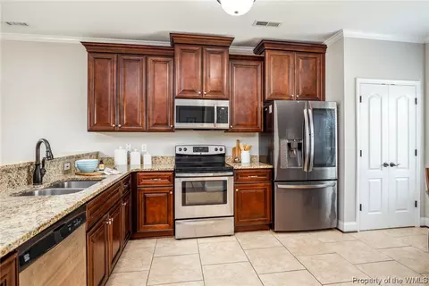 7546 Villa Ct, Gloucester Point, VA 23062 photo 6