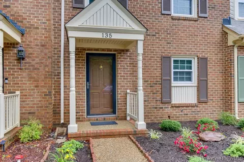 135 Sloane Pl, Newport News, VA 23606