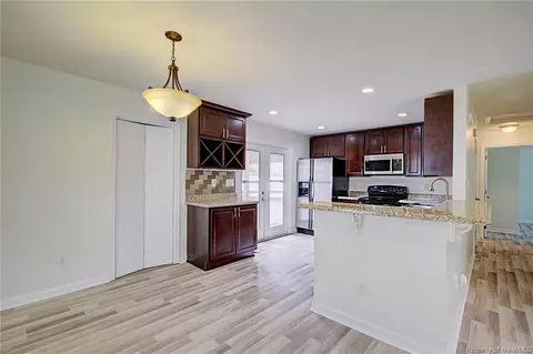 34 Wellington Dr, Hampton, VA 23666 photo 5