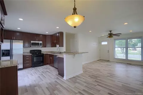 34 Wellington Dr, Hampton, VA 23666 photo 8