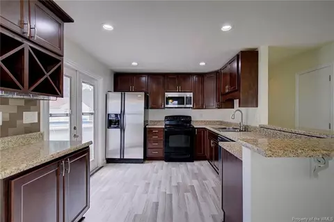 34 Wellington Dr, Hampton, VA 23666 photo 6