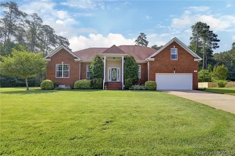 7 Volunteer Trl, Poquoson, VA 23662