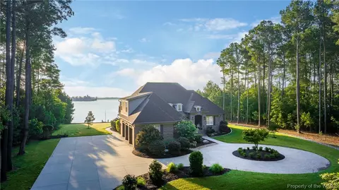 1191 Lawnes Neck Dr, Smithfield, VA 23430