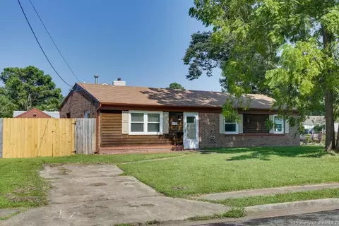 708 Pelham Dr, Hampton, VA 23669 photo 2