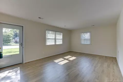 708 Pelham Dr, Hampton, VA 23669 photo 9