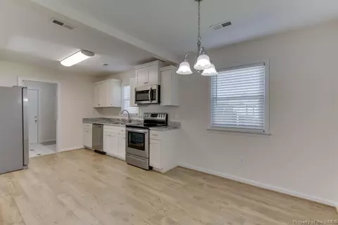 708 Pelham Dr, Hampton, VA 23669 photo 10