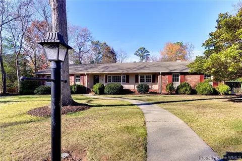 121 W Kingswood Dr, Williamsburg, VA 23185