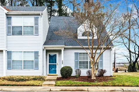 28 Inlandview Dr #A, Hampton, VA 23669