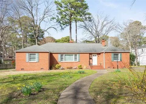 22 Pin Oak Rd, Newport News, VA 23601