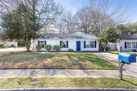 31 Tupelo Cir, Hampton, VA 23666