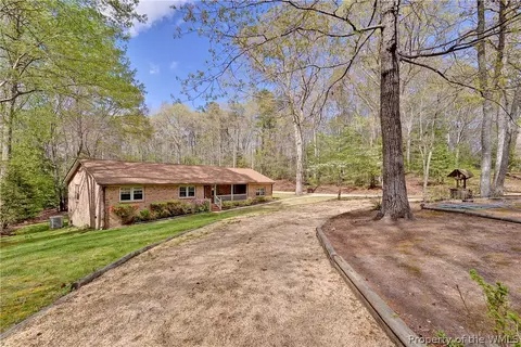 108 Quaker Meeting House Rd, Williamsburg, VA 23188