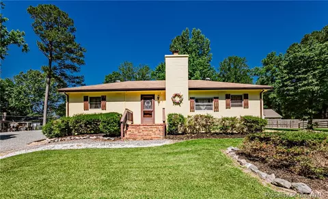 6404 Oak Dr, Quinton, VA 23141