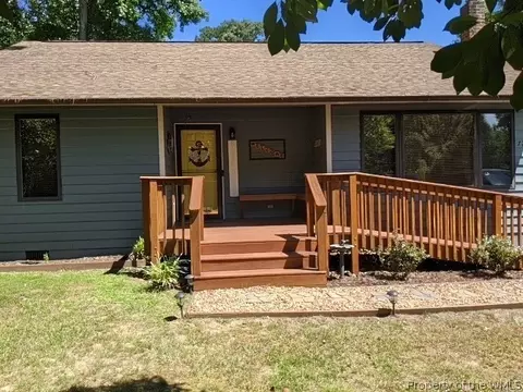 7213 Hampton Dr, Lanexa, VA 23089