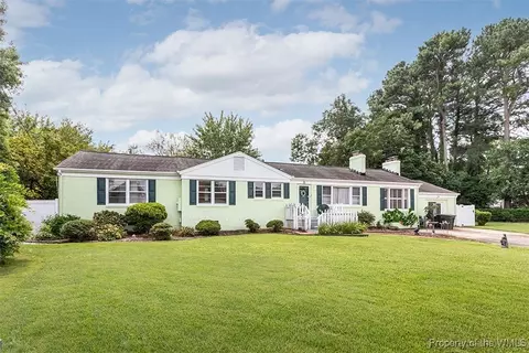 11 Commander Dr, Hampton, VA 23666