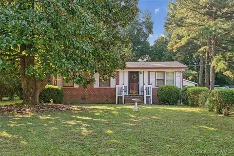 205 Pinehurst Dr, Smithfield, VA 23430