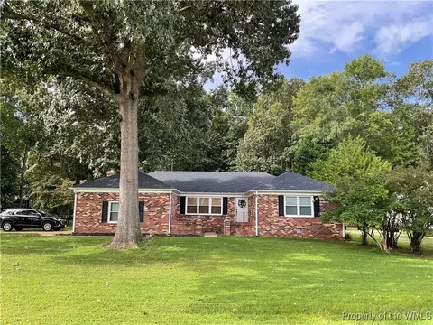 1 Hiawatha Ct, Williamsburg, VA 23185