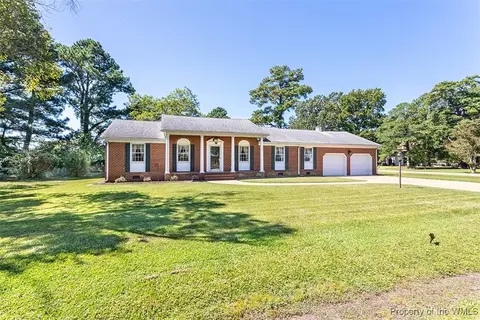 100 Buckingham Dr, Yorktown, VA 23692