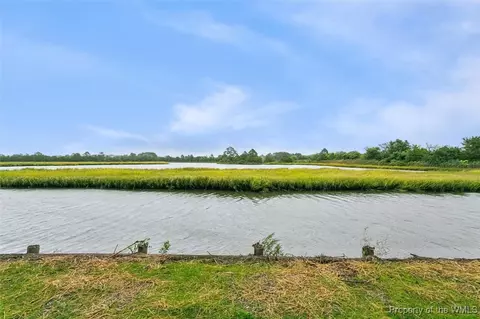 108 Diggs Dr, Hampton, VA 23666