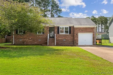 23 Church St, Poquoson, VA 23662