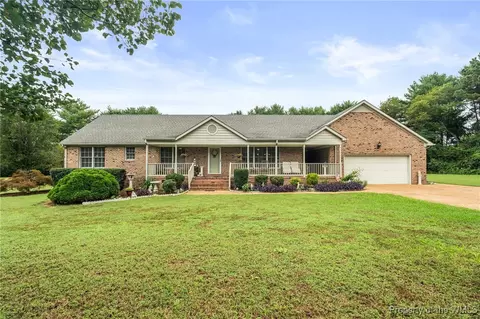 6826 Powhatan Dr, Gloucester Point, VA 23072