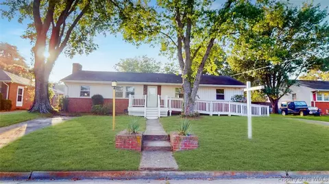 206 Kingwood Dr, Newport News, VA 23601
