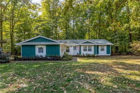 205 Colonial Dr, Surry, VA 23883
