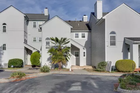 135 Reflection Ln, Hampton, VA 23666
