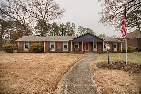 100 Tarpon Dr, Yorktown, VA 23692