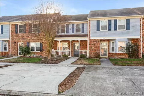 206 Choisy Cres, Yorktown, VA 23692